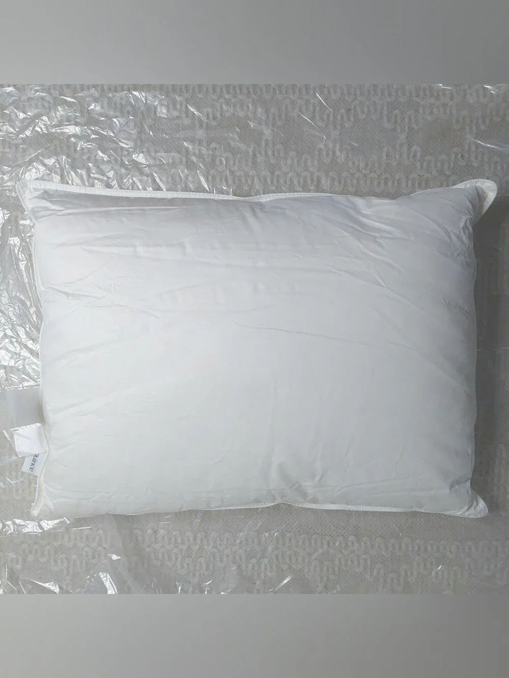 NWOT- Quince Standard White Duck Down Premium Pillow (Soft/ Medium)(P61)